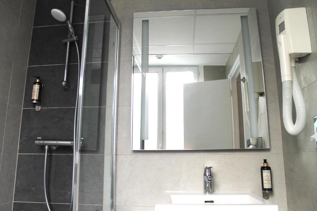 Avia Hôtel Saphir Montparnasse - Resim 43