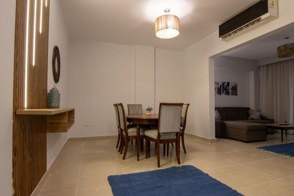 Posezení v ubytování Luxurious NEW CAIRO Mirage City 1 BRD Apartment