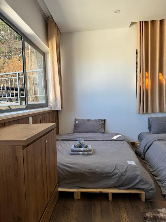 Postel nebo postele na pokoji v ubytování Nhà Sói Homestay Da Lat