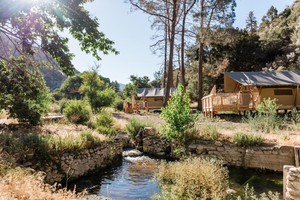 Příroda nedaleko luxury tent