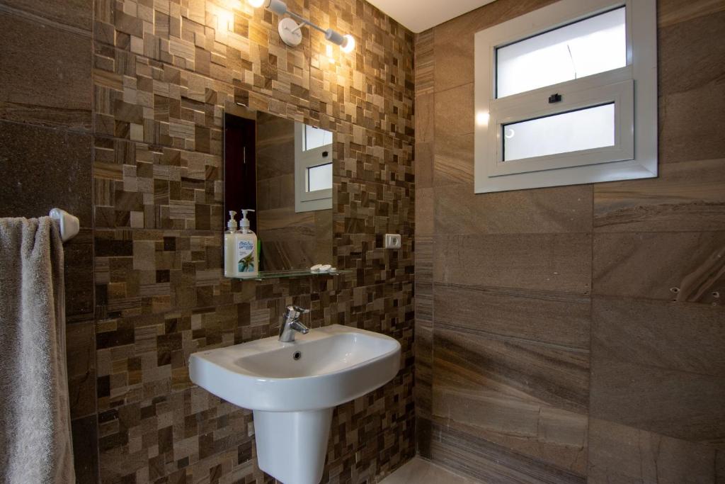Koupelna v ubytování Luxurious NEW CAIRO Mirage City 1 BRD Apartment