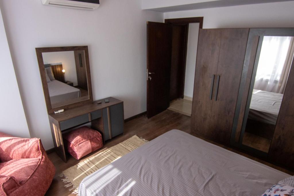 Postel nebo postele na pokoji v ubytování Luxurious NEW CAIRO Mirage City 1 BRD Apartment