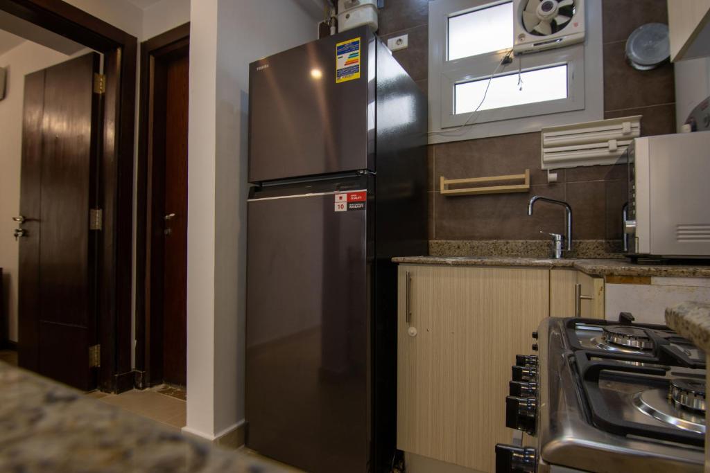 Kuchyň nebo kuchyňský kout v ubytování Luxurious NEW CAIRO Mirage City 1 BRD Apartment