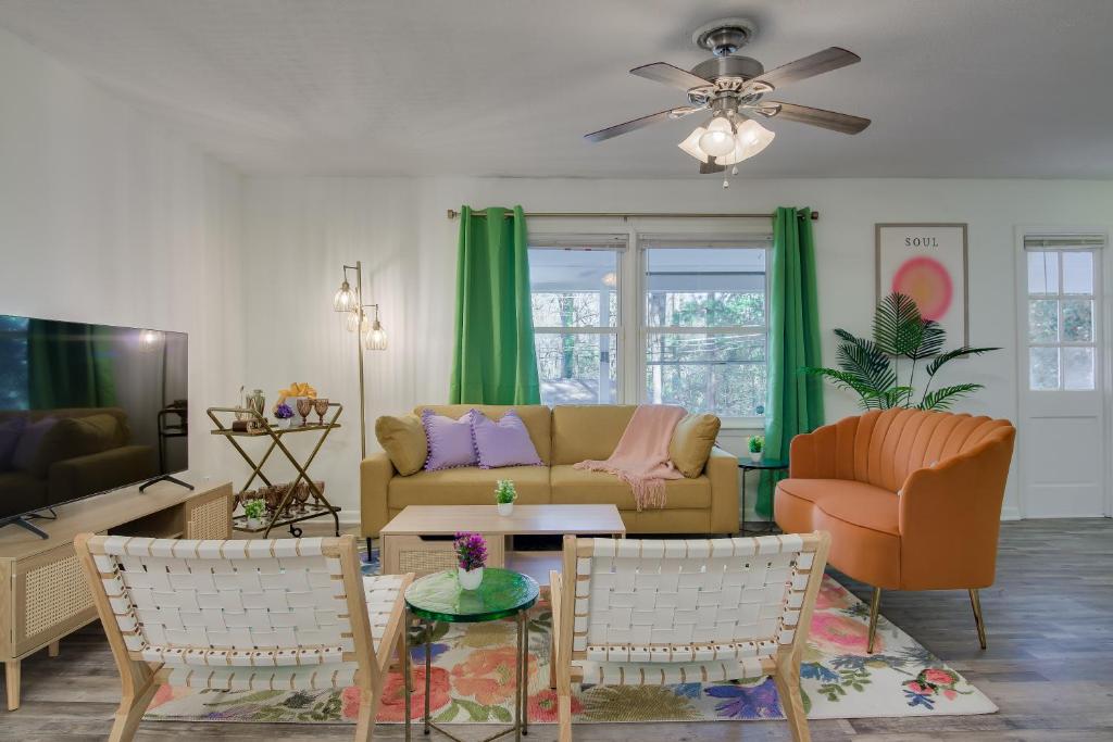 a living room with a couch and a tv at 15mins AU & Golf: 4bd - Eclectic - BBQ Grill in Augusta