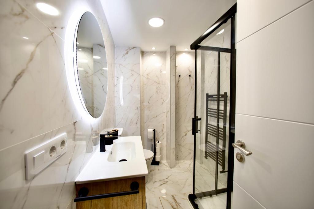 Cathedral Boutique by Lugo Collection - 17