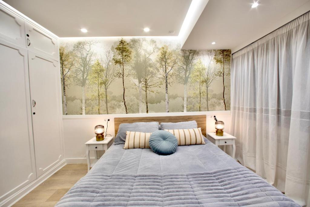 Cathedral Boutique by Lugo Collection - 4