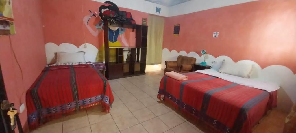 En eller flere senge i et værelse på Casa Ajachel