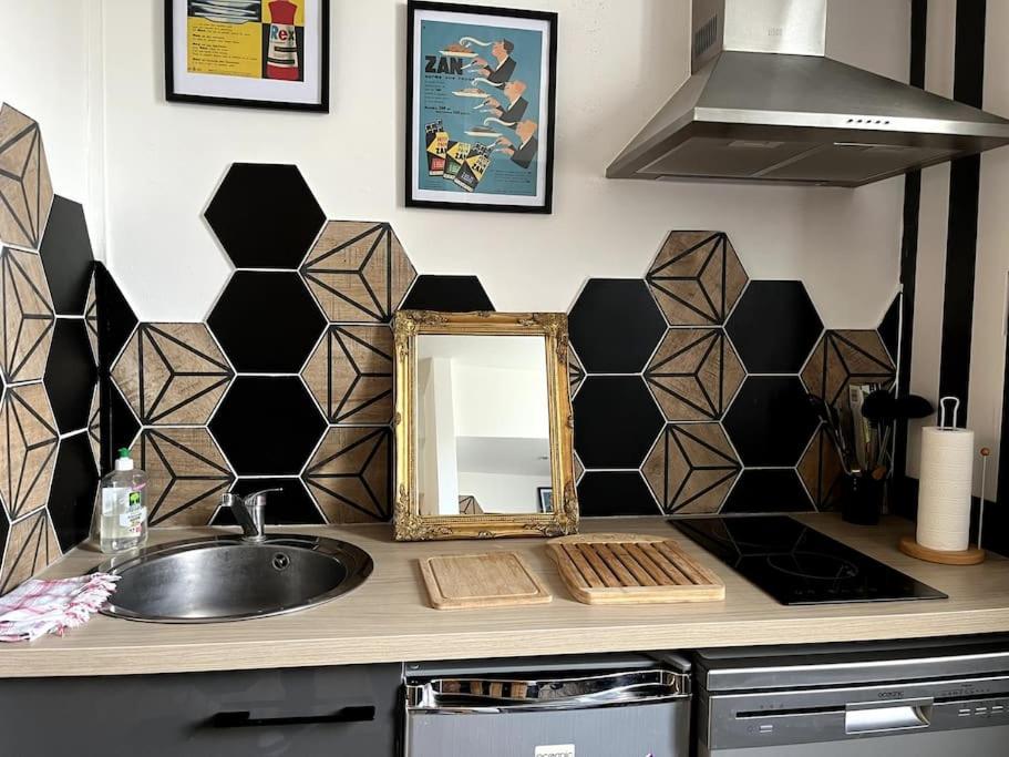 Kuchyň nebo kuchyňský kout v ubytování L'Atypique d'Orléans