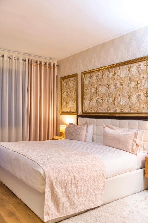 Кровать или кровати в номере Tirana International Hotel & Conference Center