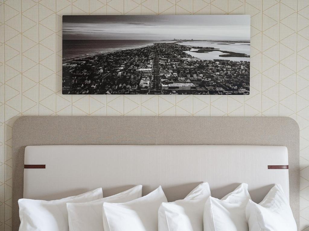 Postel nebo postele na pokoji v ubytování The Boulevard Hotel