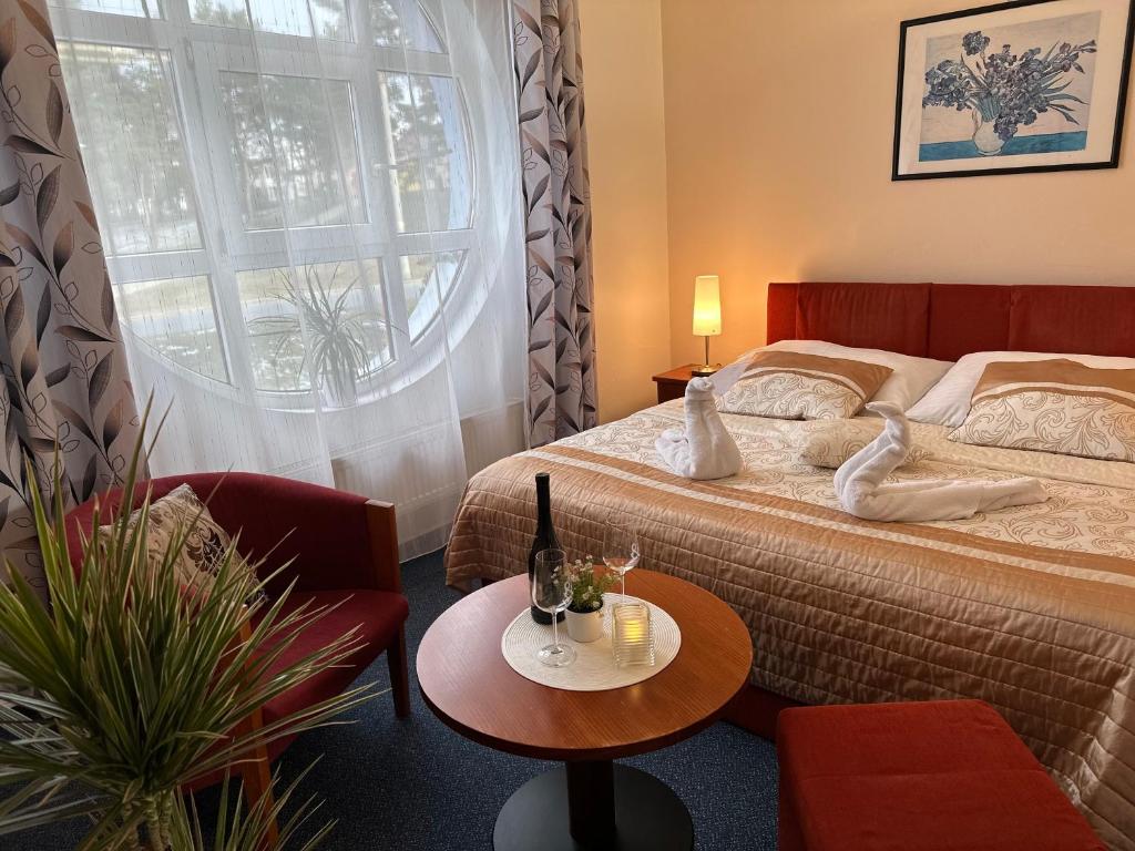 Postel nebo postele na pokoji v ubytování Wellness Hotel Staré Město