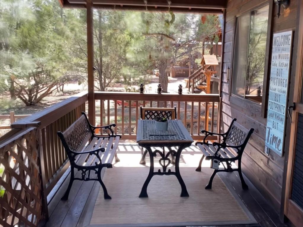 A balcony or terrace at LilyBear Cabin