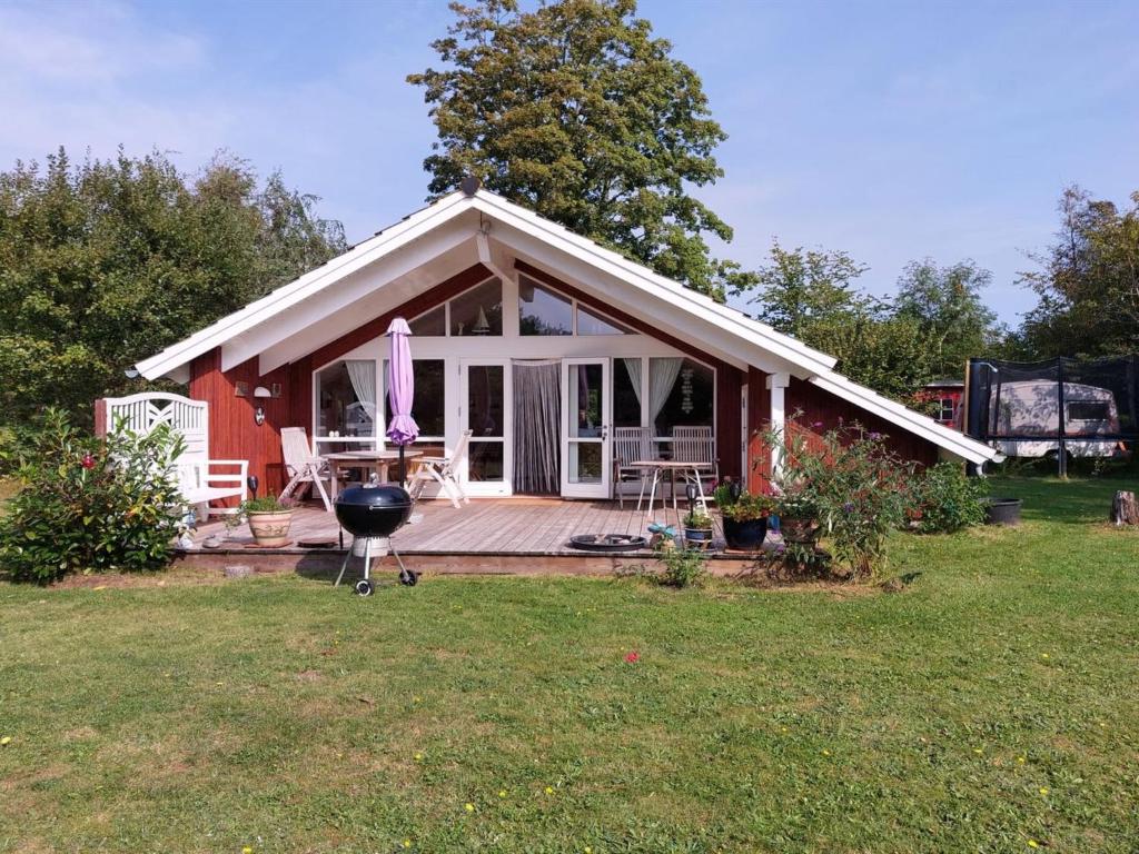 En have udenfor Holiday Home Alger - 450m from the sea in Djursland and Mols by Interhome