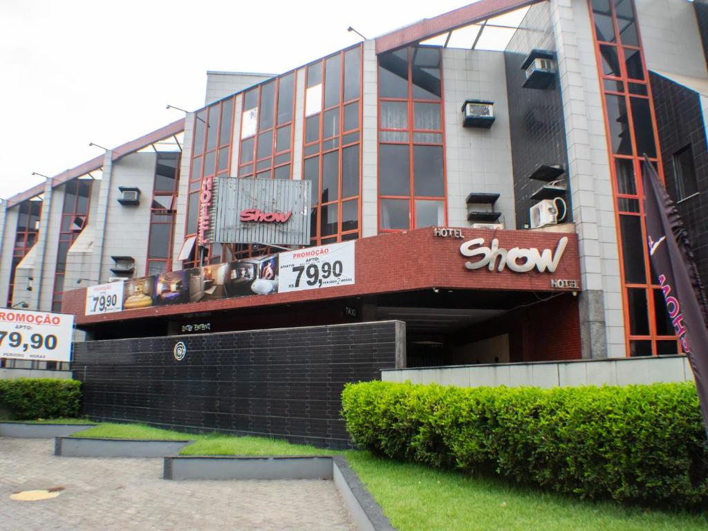 a building with a show sign in front of it at Hotel Show Adult Only in Rio de Janeiro