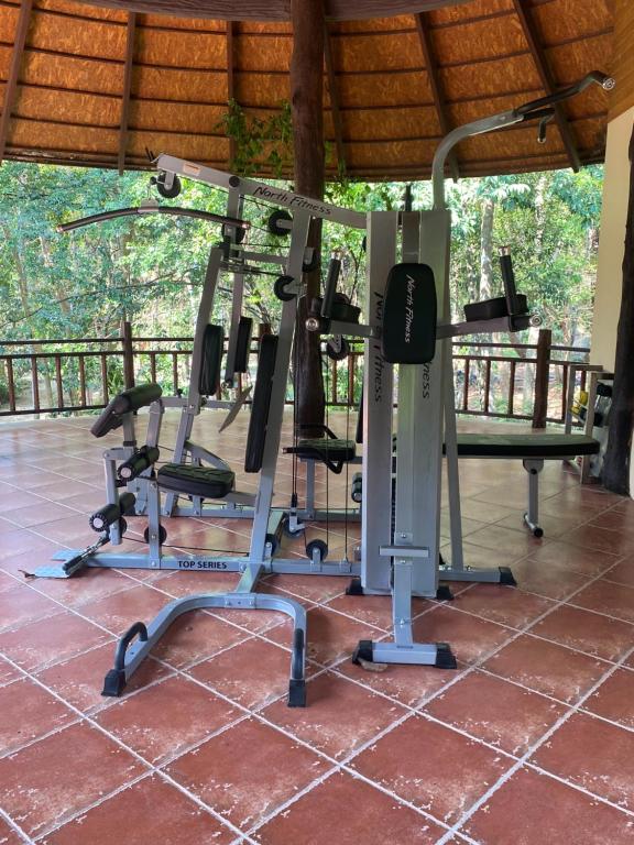 Fitness centrum a/nebo fitness zařízení v ubytování Chivapuri Beach Resort