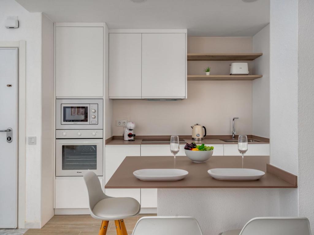 Kuchyň nebo kuchyňský kout v ubytování Apartment Ático Los Pelicanos by Interhome