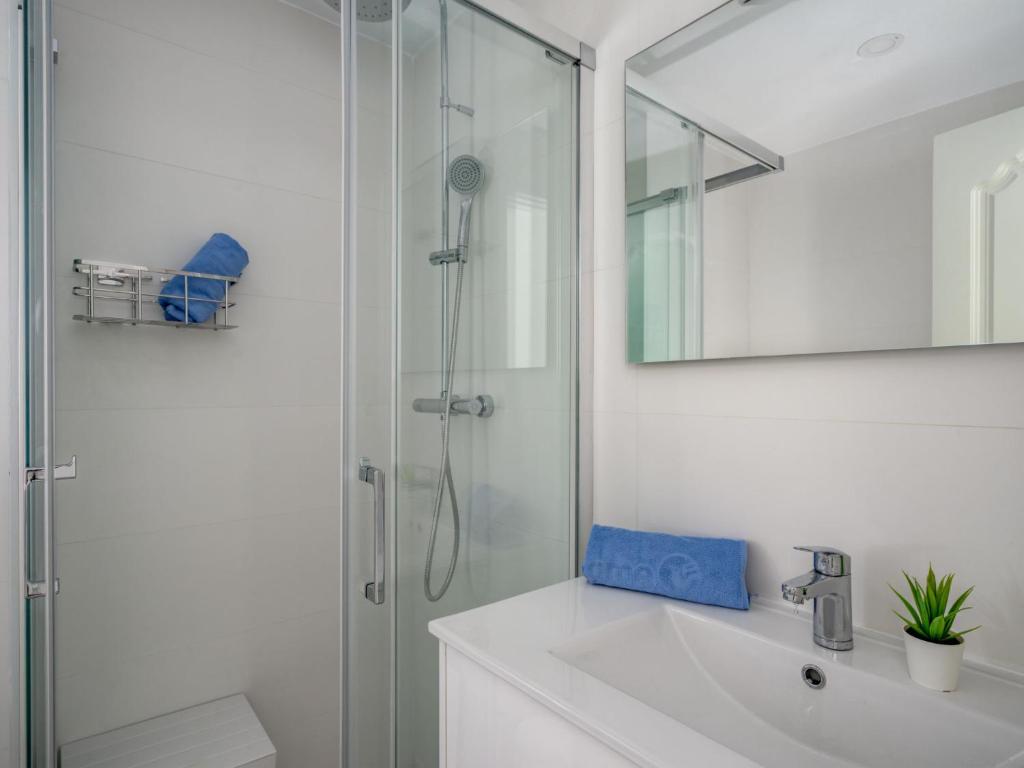 Koupelna v ubytování Apartment Ático Los Pelicanos by Interhome