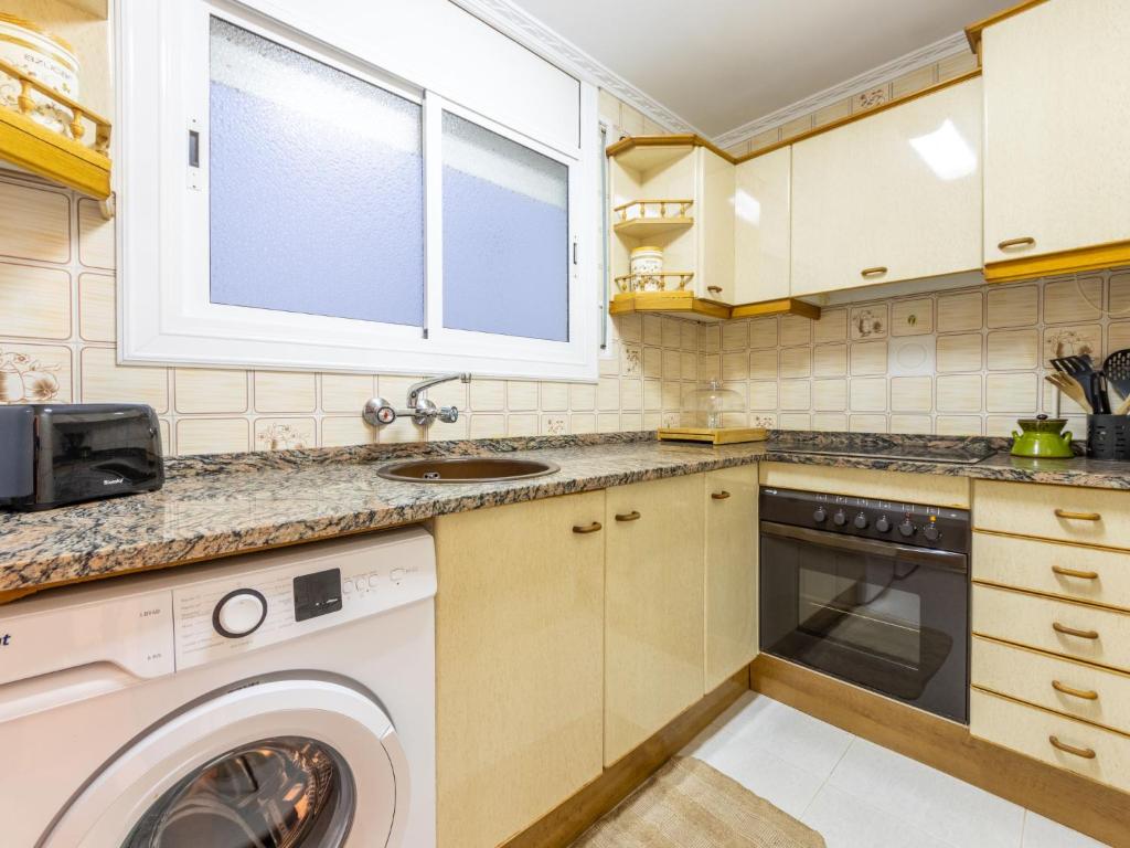 Kuchyň nebo kuchyňský kout v ubytování Apartment Sombrero by Interhome