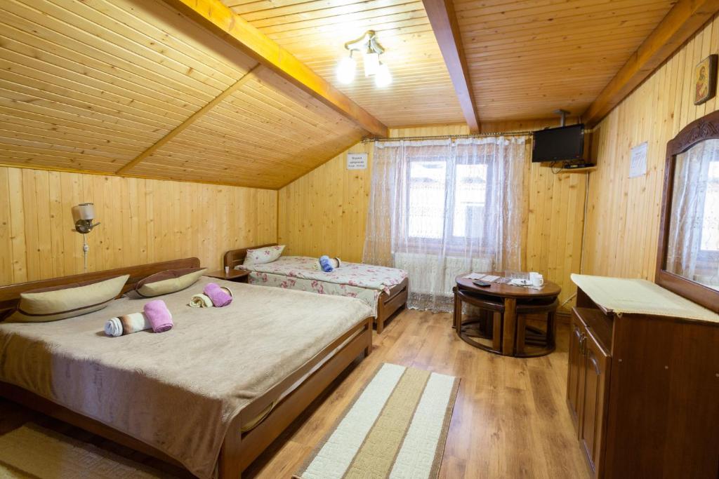 Postel nebo postele na pokoji v ubytování Садиба У Василини та Романа