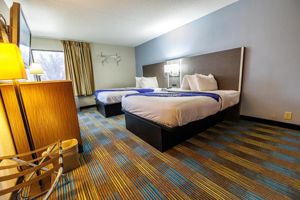 New Victorian Inn & Suites Omaha - Chambre De Luxe Queen