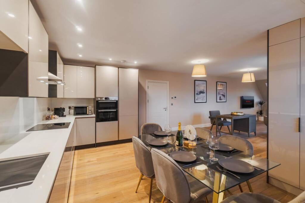 Visual Reference: 2Br Luxury Penthouse Cinema Room Private Parking
