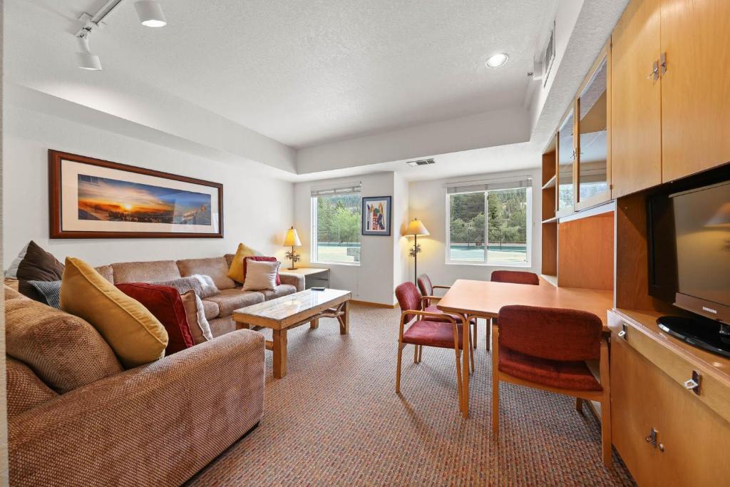 Posezení v ubytování Palisades Tahoe Lodge Rentals Studio #223