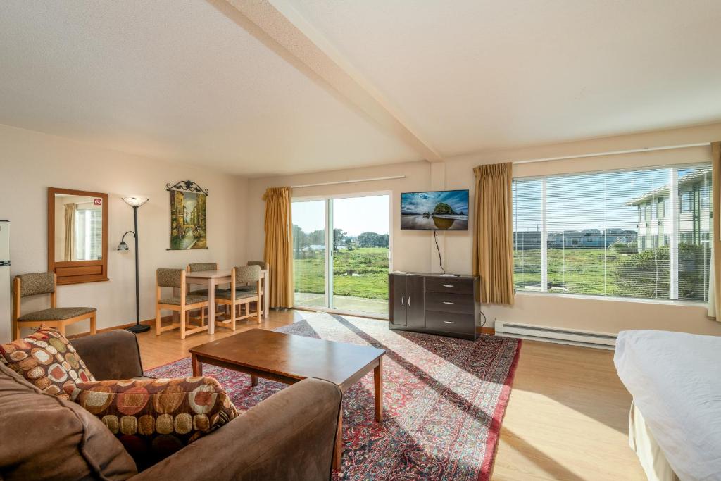 TV a/nebo společenská místnost v ubytování Alsi Resort Hotel