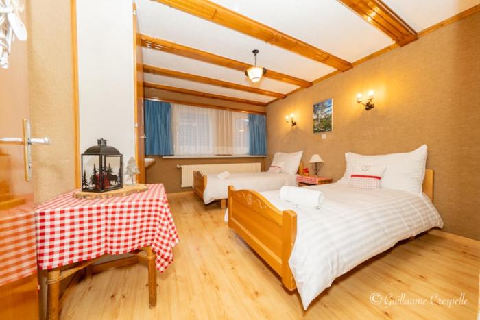 Voodi või voodid majutusasutuse Hotel l'escale toas
