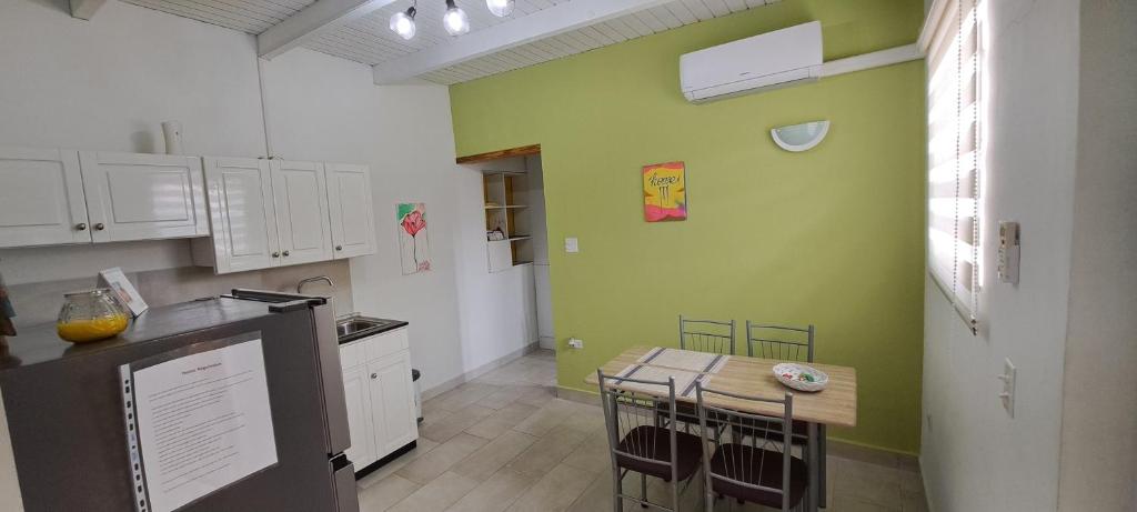 Kuchyň nebo kuchyňský kout v ubytování LUCA apartment 5H