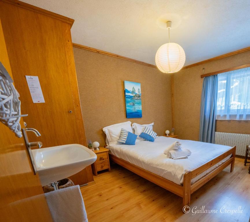 Voodi või voodid majutusasutuse Hotel l'escale toas