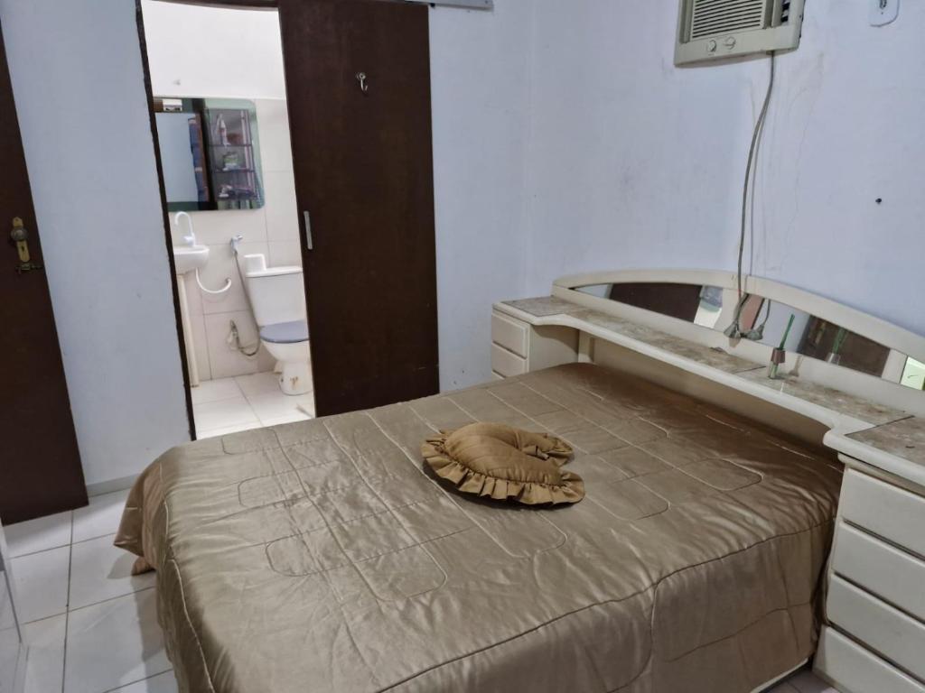 Pokój z łóżkiem i łazienką w obiekcie Casa de Férias e Festas w mieście Gloria
