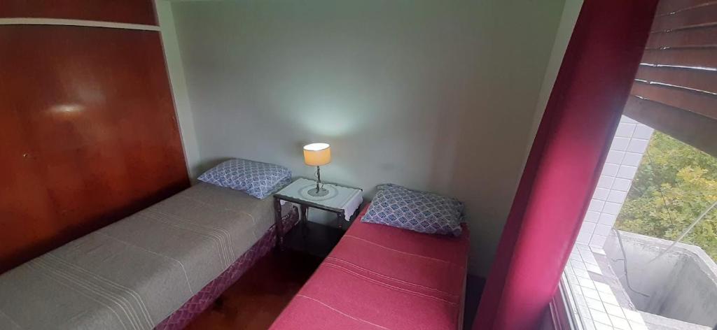 Ένα ή περισσότερα κρεβάτια σε δωμάτιο στο Habitaciónes en Departamento Céntrico