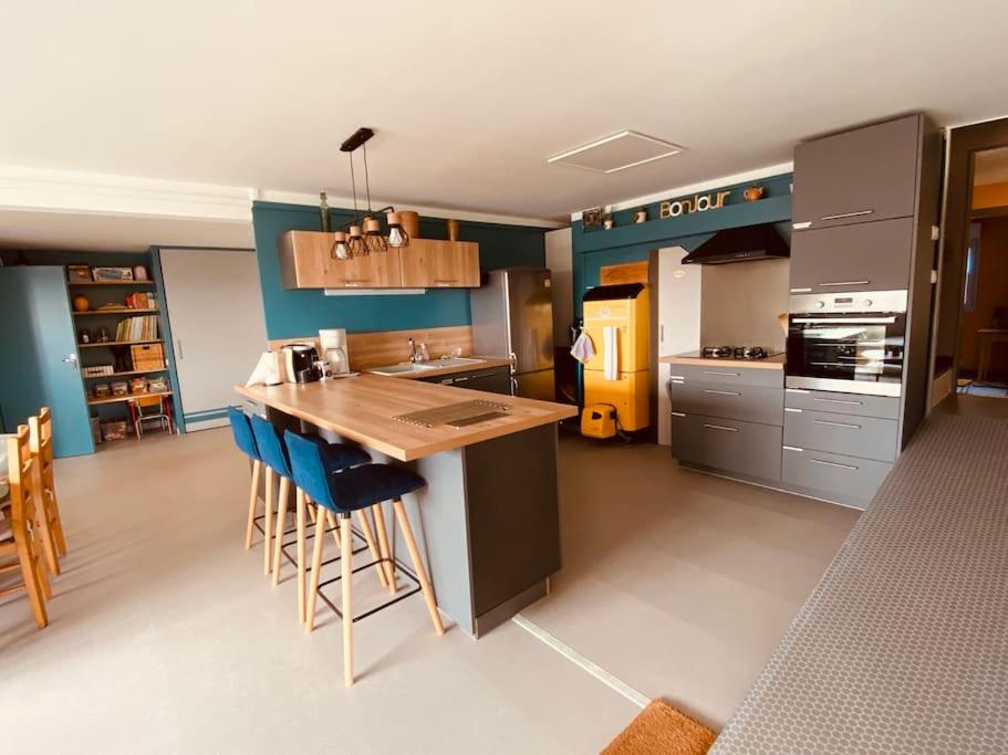 a kitchen with blue walls and a wooden counter top at Gite pour pros entre Niort et Fontenay &#47; Tout compris in Benet
