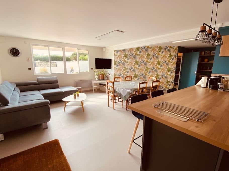 a living room with a couch and a table at Gite pour pros entre Niort et Fontenay &#47; Tout compris in Benet