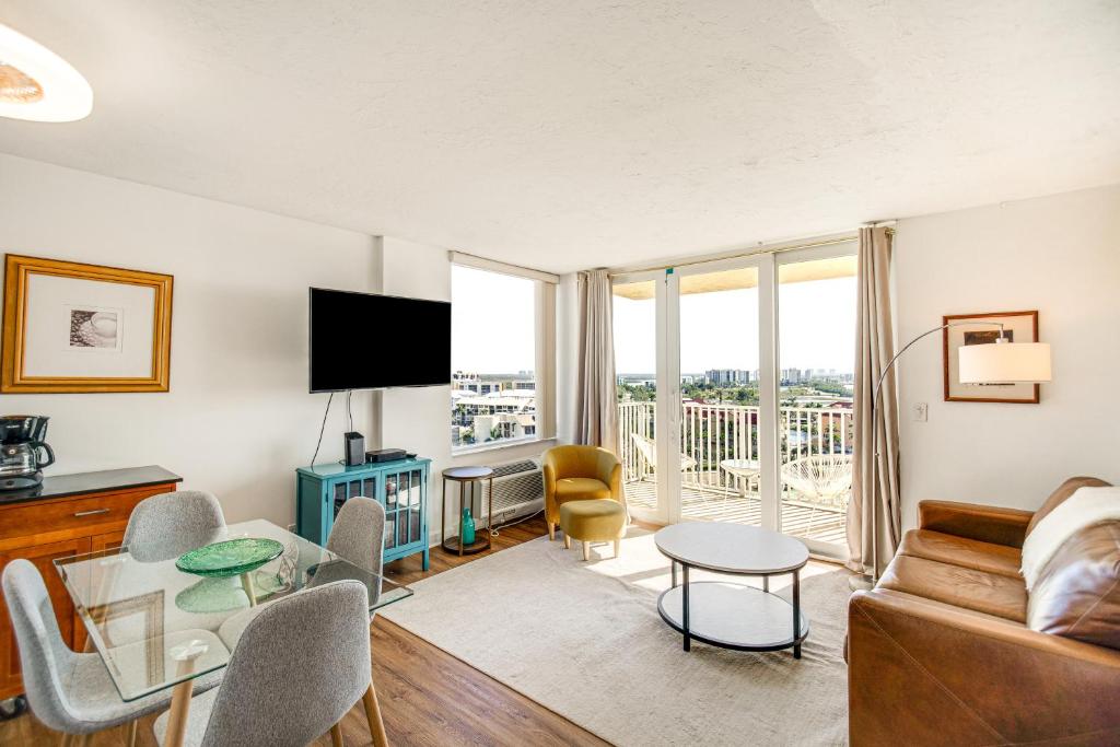 Fort Myers Beach Studio with Balcony and Views! 휴식 공간