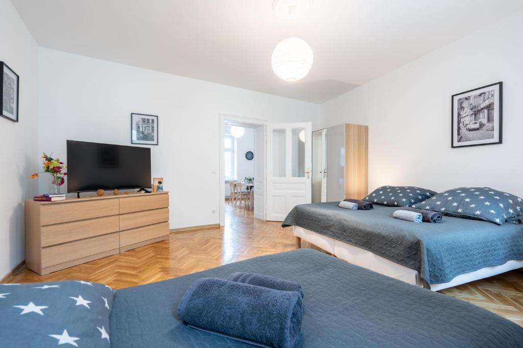 TV a/nebo společenská místnost v ubytování revLIVING Apartments Eggenburg