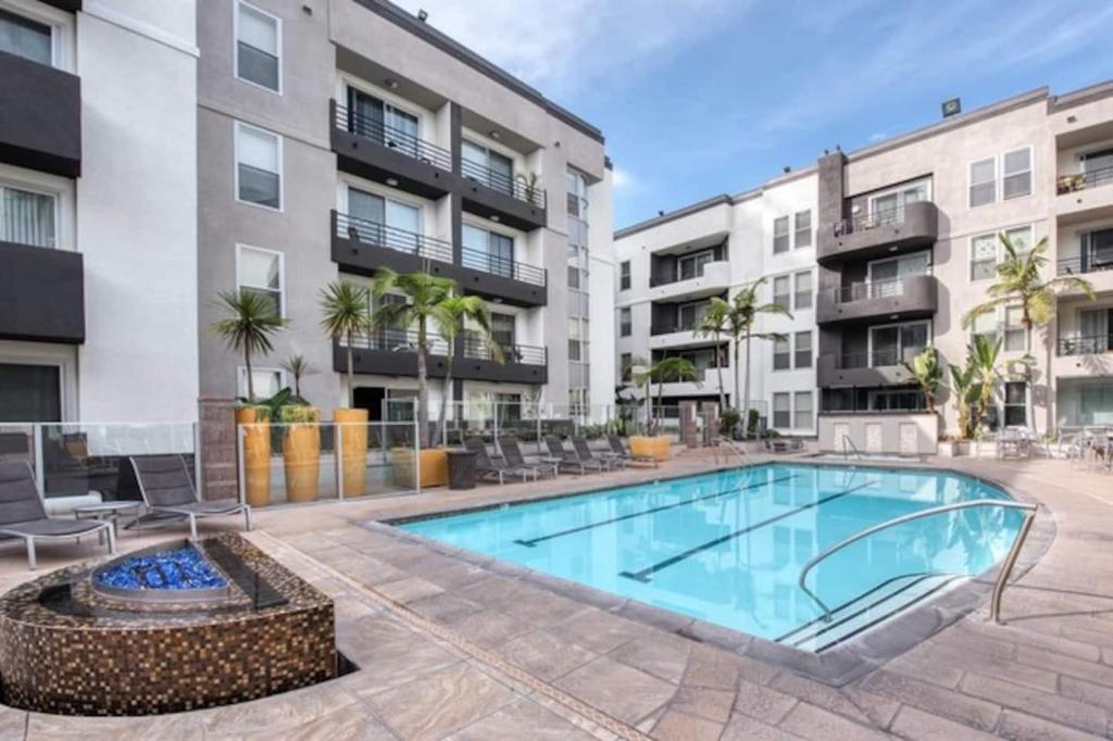 a swimming pool in the courtyard of a apartment building at Marina Apartment Pool,Gym,Jacuzzi in Los Angeles