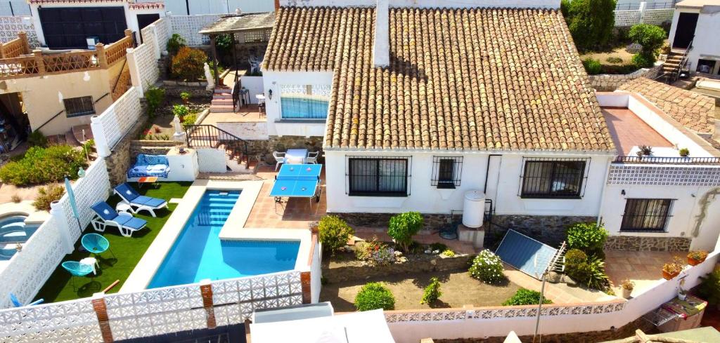 Bazén v ubytování Evans Realty AL Villa & Piscina & Garaje & Playa nebo v jeho okolí