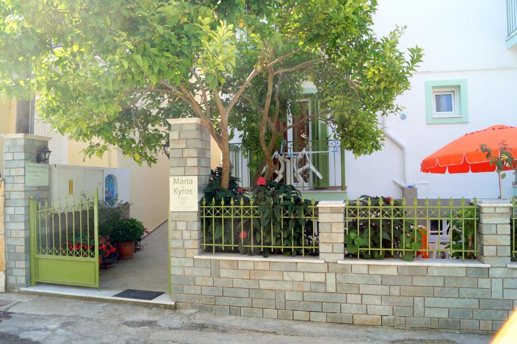 een hek voor een huis met een boom bij Maria & Kyros House in Parga