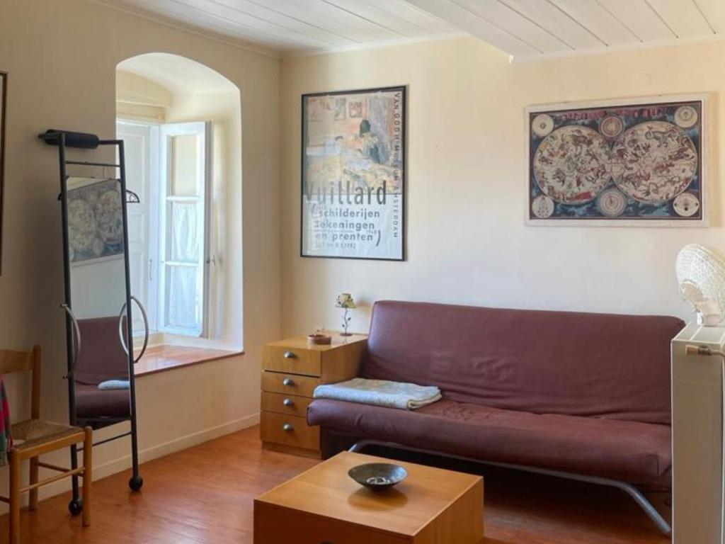 Een zitgedeelte bij Art Studio Room Nafplio