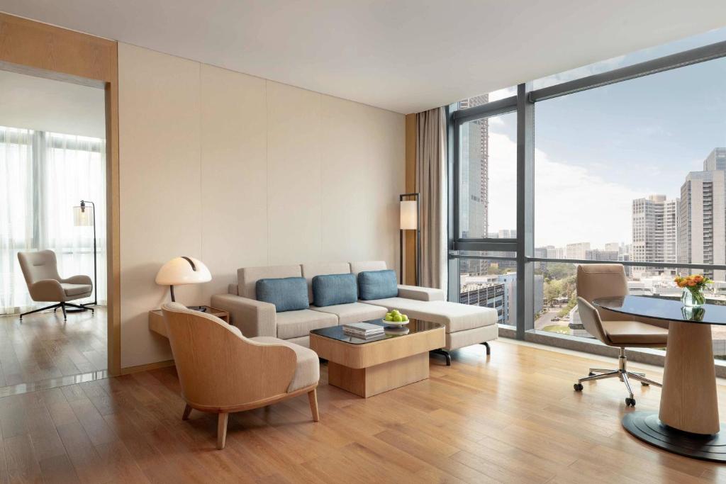 Posezení v ubytování Courtyard by Marriott Shenzhen Bay
