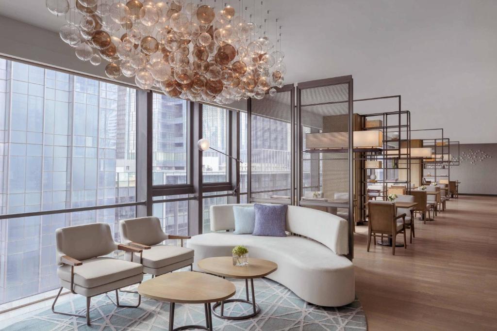 Posezení v ubytování Courtyard by Marriott Shenzhen Bay