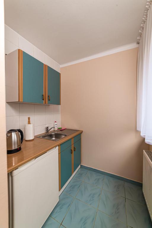 Kuchyňa alebo kuchynka v ubytovaní Hotel Skaut