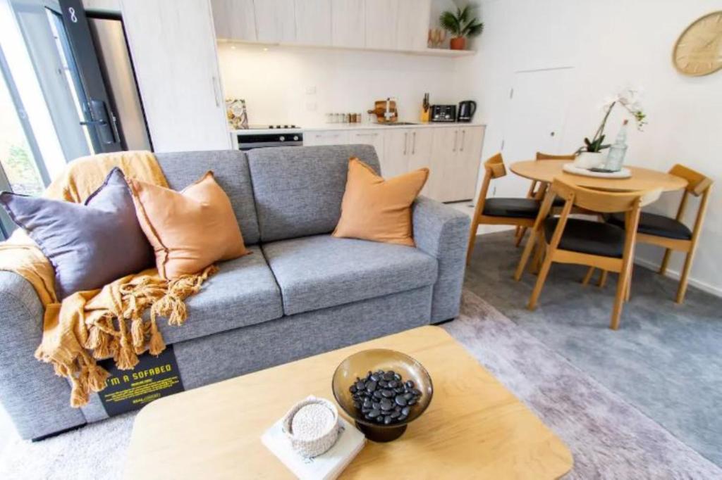 Entertainment Hub 2 bed 2 bath with Free Car park - Resim 31