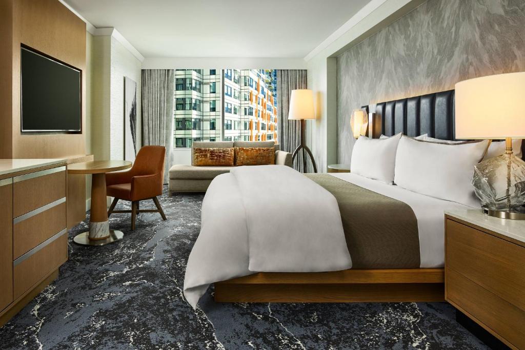 Postel nebo postele na pokoji v ubytování The Westin Bellevue