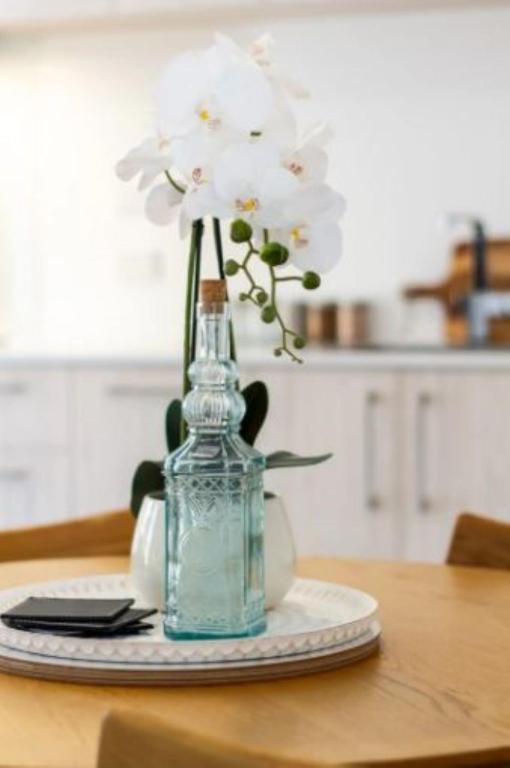 Entertainment Hub 2 bed 2 bath with Free Car park - Resim 15