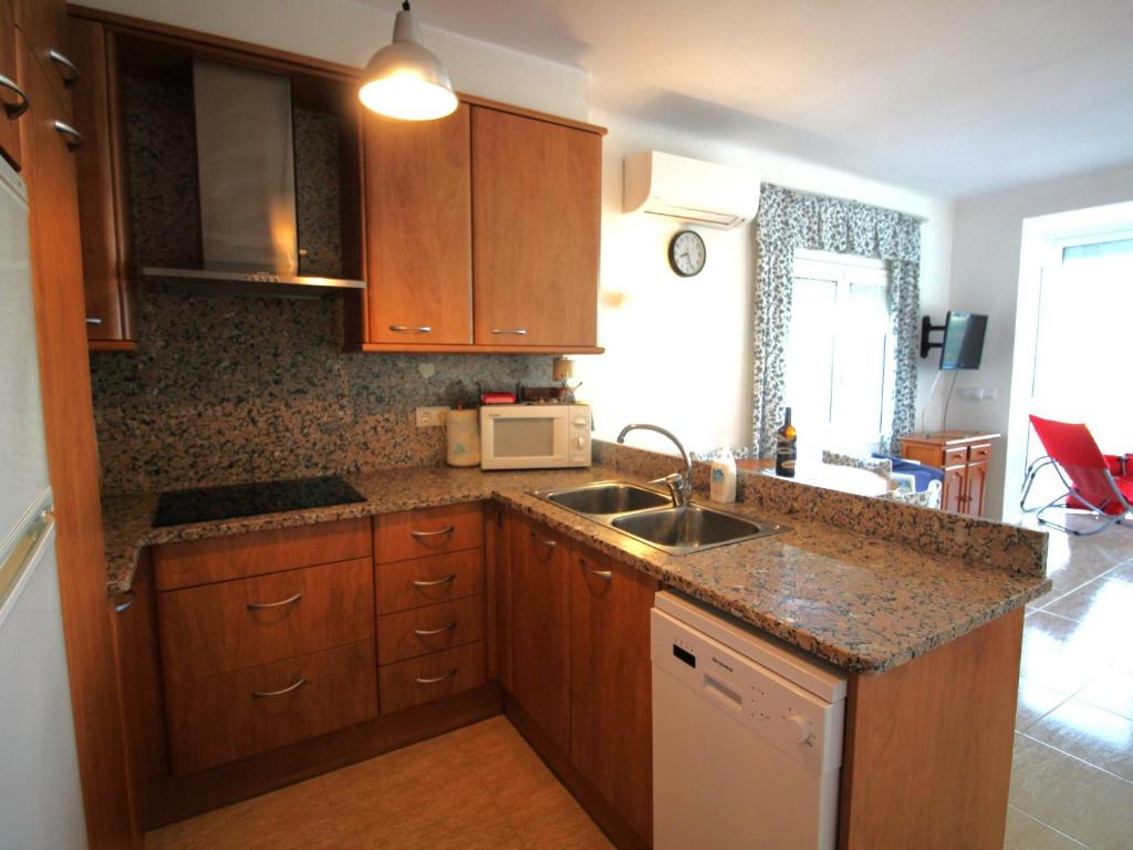 Kuchyňa alebo kuchynka v ubytovaní ARAN 14 BXS IZQ. - Apartamento acogedor con muy buenas vistas del mar y al Parque Natural del Cabo de Creus. - ES-228-70