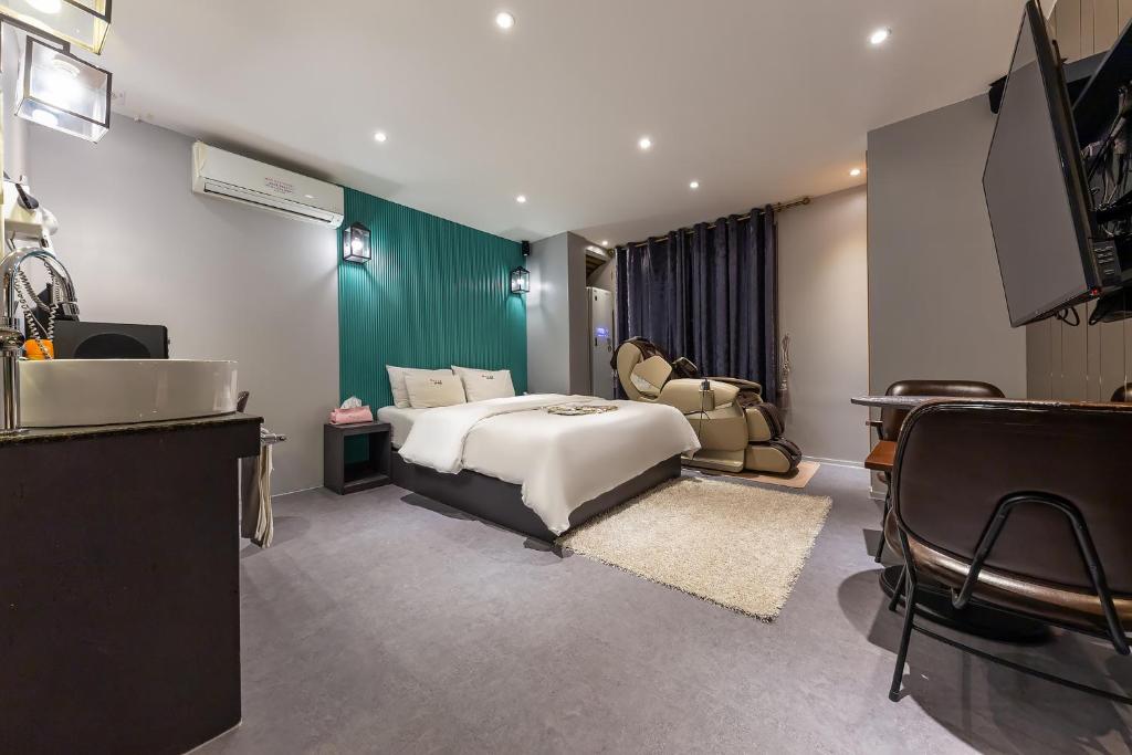 Postel nebo postele na pokoji v ubytování Hotel Yaja Cheongju Terminal Branch