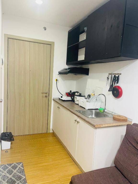 Taguig 1 bedroom with Balcony Netflix Near Bgc Mc kinley - Apartamento Con Balcón