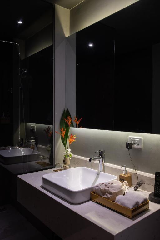 Phòng Deluxe Giường Đôi - Trị Liệu Bấm Huyệt Hằng Ngày Và Suối Nước Nóng